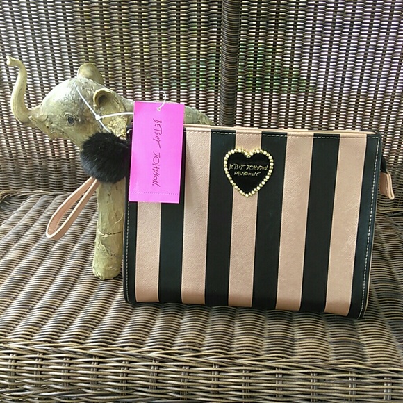 Betsey Johnson Handbags - 🆕 Betsey Johnson Large Bag BM18735
